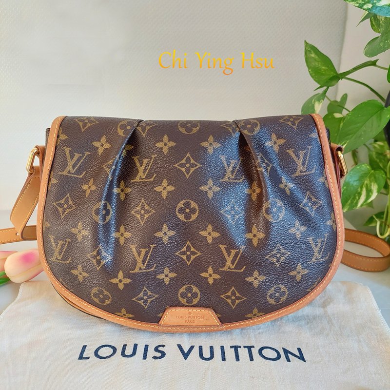 LV斜背包M40474 🎀實品拍照🎀經典Menilmontant PM抓皺圓弧斜背包~二手品-1
