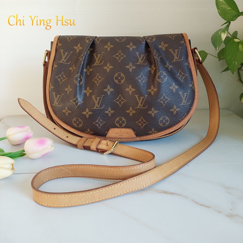 LV斜背包M40474 🎀實品拍照🎀經典Menilmontant PM抓皺圓弧斜背包~二手品-12