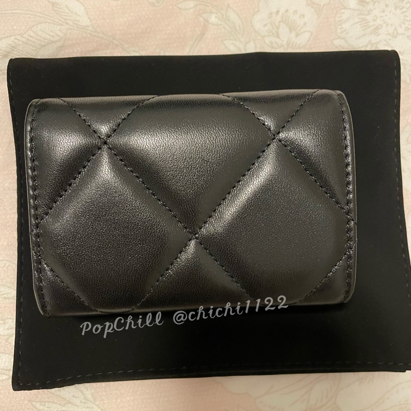 Chanel 19 mini 三折短夾 黑金 全新-21