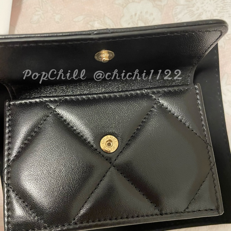 Chanel 19 mini 三折短夾 黑金 全新-26