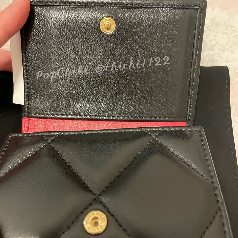 Chanel 19 mini 三折短夾 黑金 全新-29