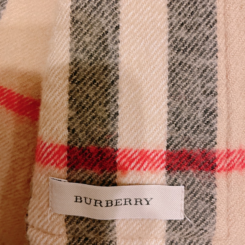 近新正品✨BURBERRY高質感美麗諾羊毛經典大格紋雙面造型口袋披肩/圍巾-6