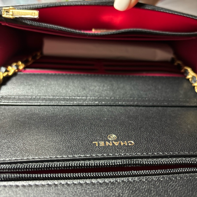 CHANEL 香奈兒 經典愛心鎖扣LOGO小羊皮WOC斜背包(黑色)-10