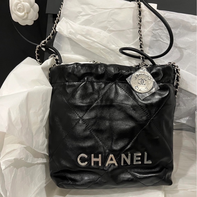 全新 CHANEL 22 mini bag 黑銀 可遇不可求-1