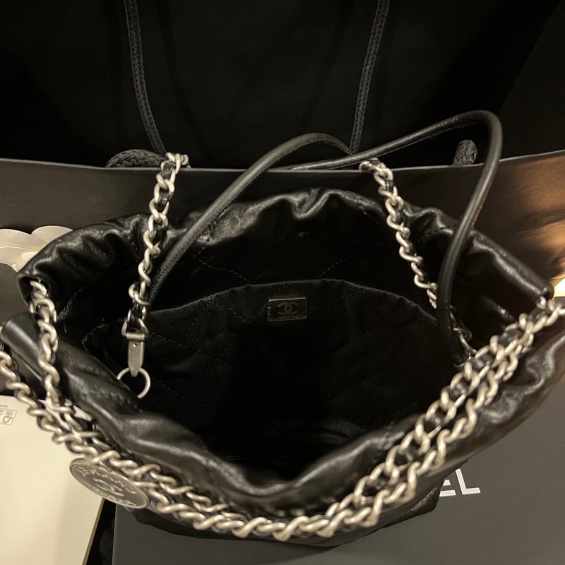 全新 CHANEL 22 mini bag 黑銀 可遇不可求-3