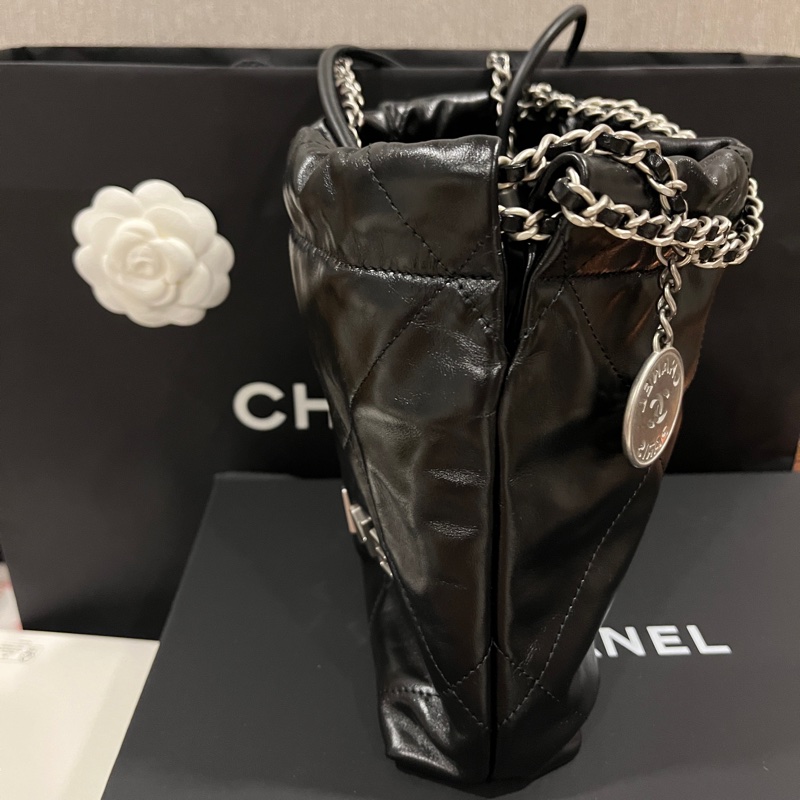 全新 CHANEL 22 mini bag 黑銀 可遇不可求-4