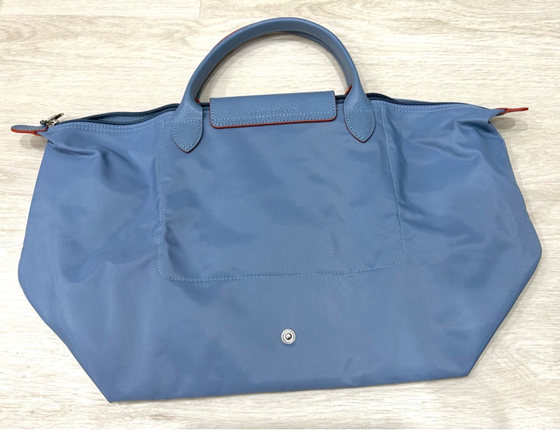 LONGCHAMP 經典刺繡尼龍LOGO短把肩背包(L/淺藍x橘)-5