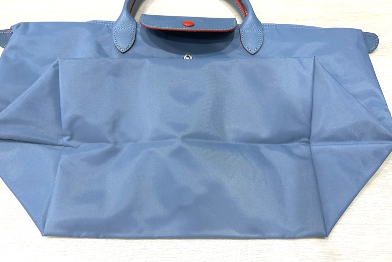 LONGCHAMP 經典刺繡尼龍LOGO短把肩背包(L/淺藍x橘)-6