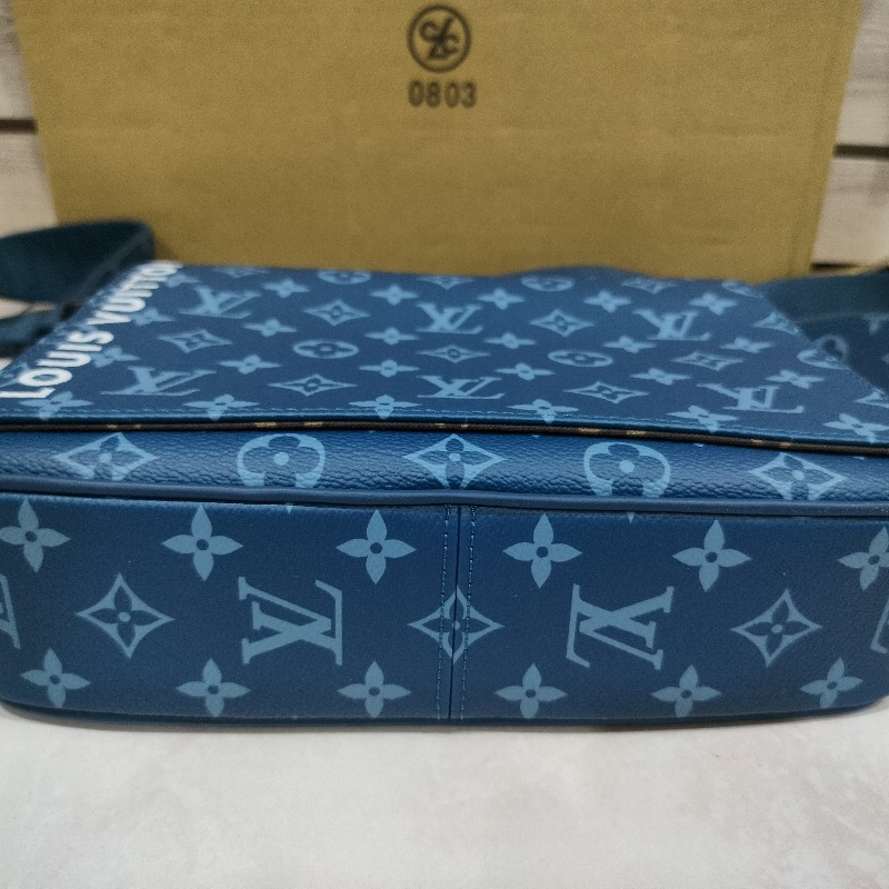 【商品名稱】: 全新正品LV District PM M23785郵差包👜
【商品狀況】: 全新僅回台在家試背一次-12