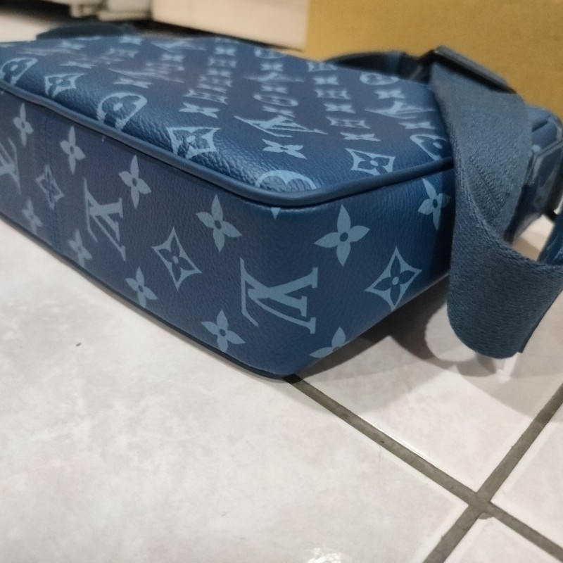 【商品名稱】: 全新正品LV District PM M23785郵差包👜
【商品狀況】: 全新僅回台在家試背一次-17
