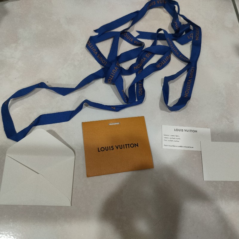 【商品名稱】: 全新正品LV District PM M23785郵差包👜
【商品狀況】: 全新僅回台在家試背一次-23