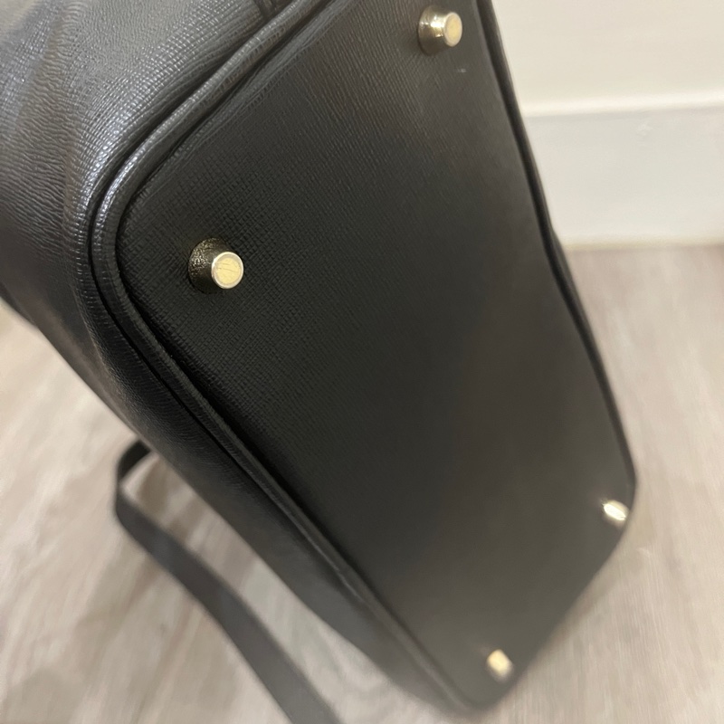 Furla 防刮皮革黑金配色側背包-2