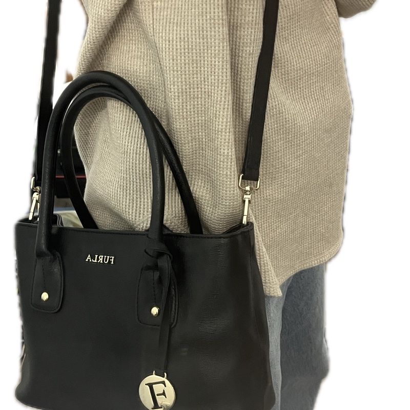 Furla 防刮皮革黑金配色側背包-7