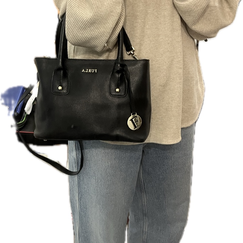 Furla 防刮皮革黑金配色側背包-9