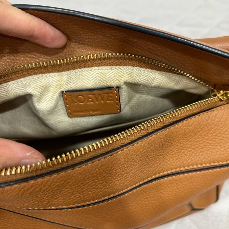 Loewe puzzle small 小號 焦糖棕 手提肩背兩用包 小牛皮-15