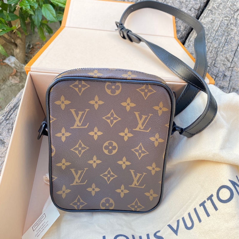 全新LOUIS VUITTON老花黑邊Christopher前口袋相機包斜背包M69404-1