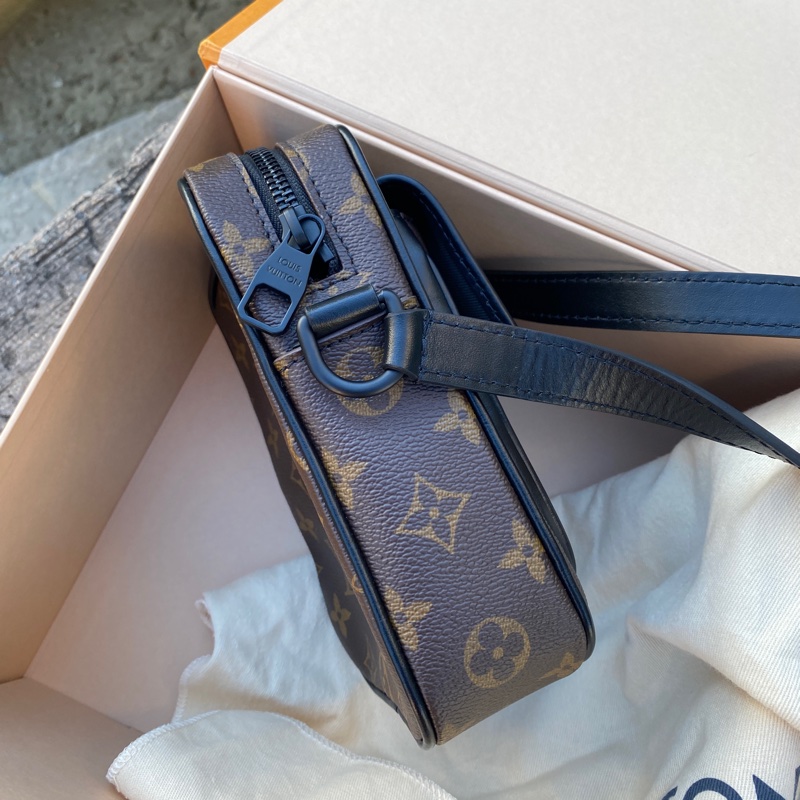 全新LOUIS VUITTON老花黑邊Christopher前口袋相機包斜背包M69404-5