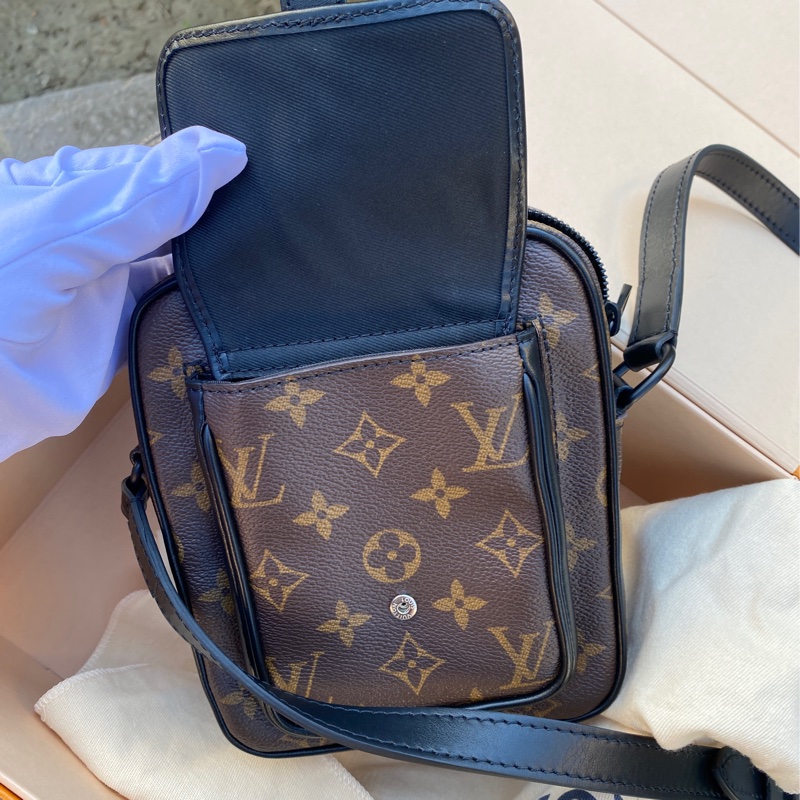 全新LOUIS VUITTON老花黑邊Christopher前口袋相機包斜背包M69404-8