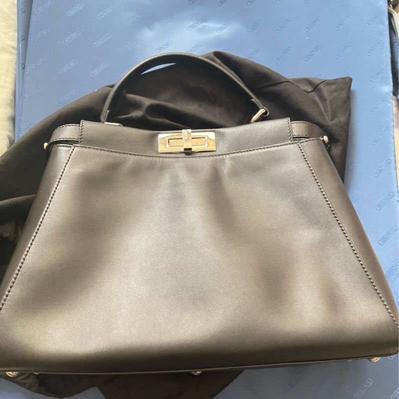 Fendi 經典黑色小怪獸手提包-0