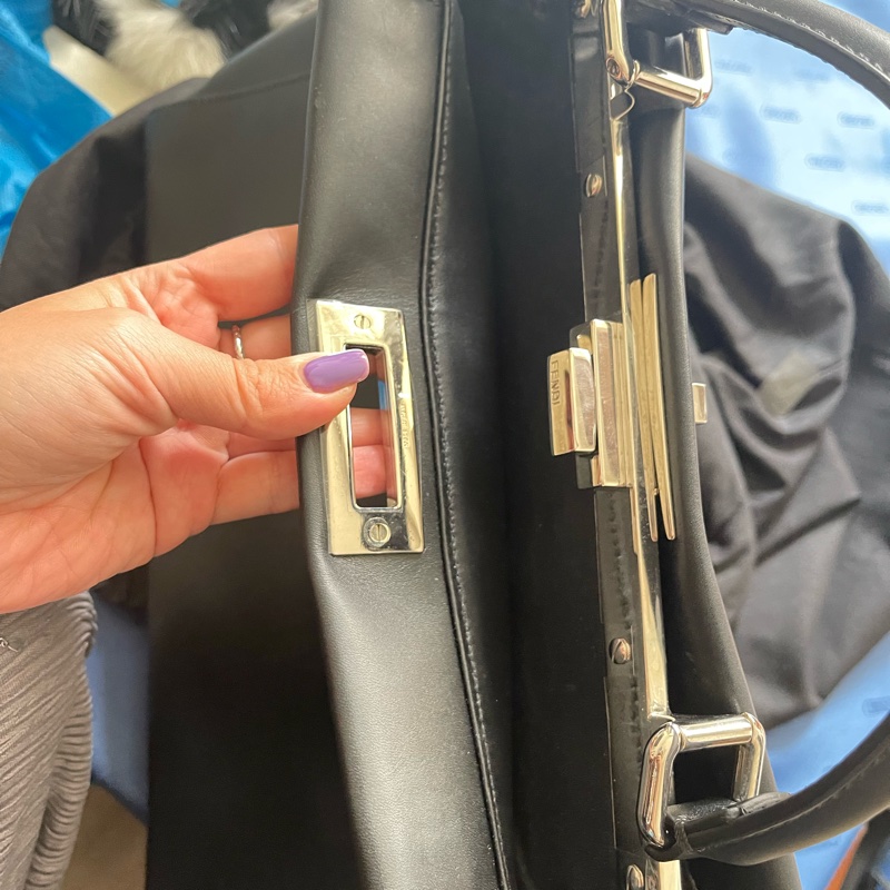 Fendi 經典黑色小怪獸手提包-5