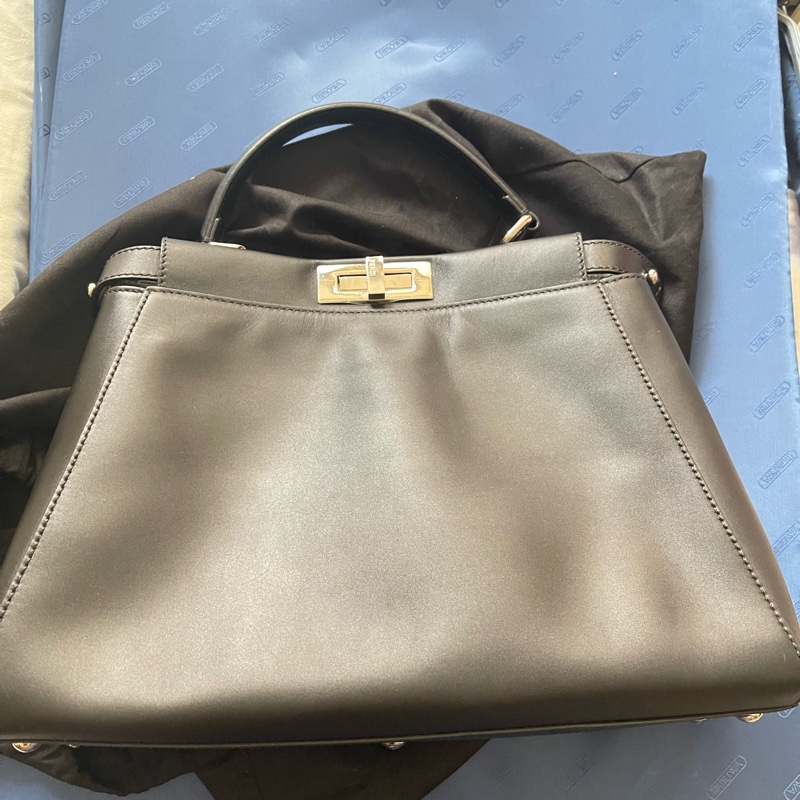 Fendi 經典黑色小怪獸手提包-6