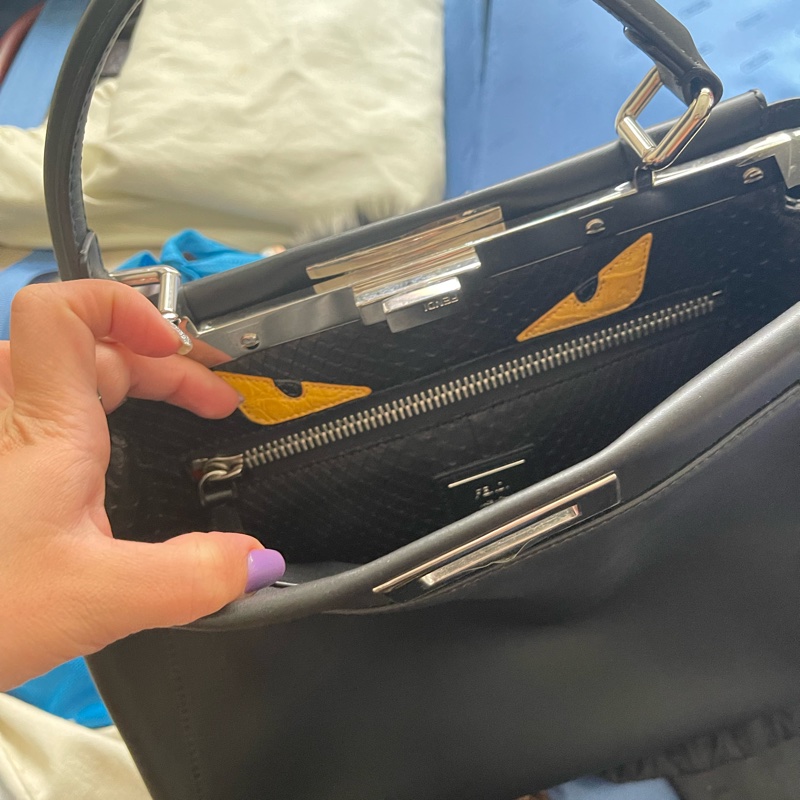 Fendi 經典黑色小怪獸手提包-10