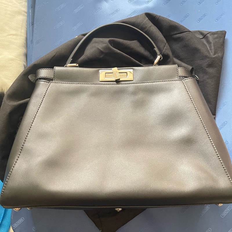 Fendi 經典黑色小怪獸手提包-12