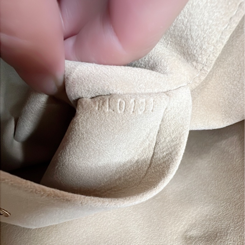 Lv精典近新南瓜包-11