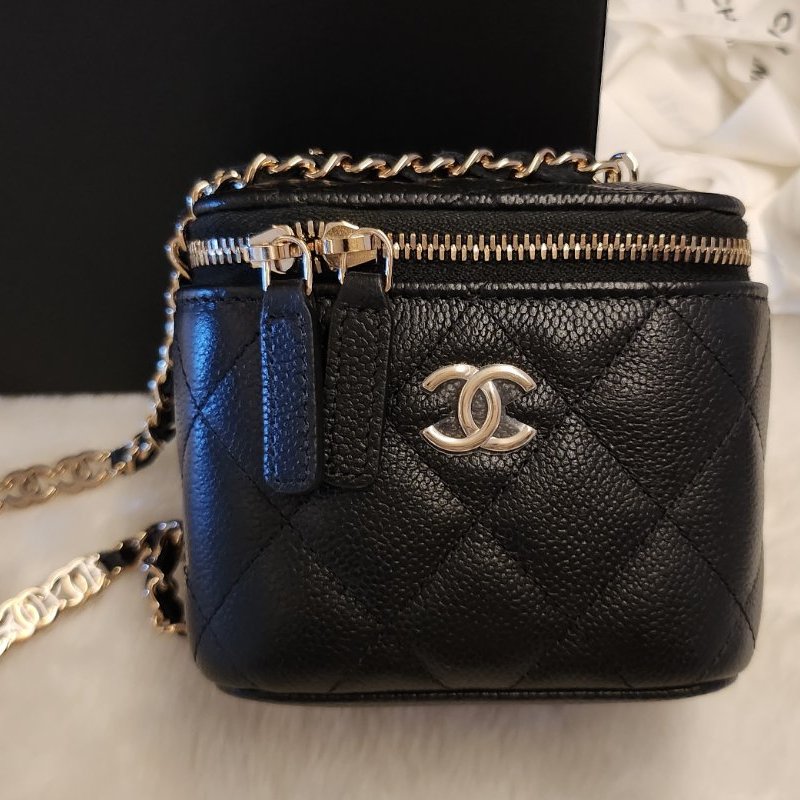 禮物💓~Chanel香奈兒經典菱格紋黑金荔枝牛皮迷你斜背化妝包/ 小盒子/ 方盒子/ 小方包/  盒子包/ 小廢包💓-1