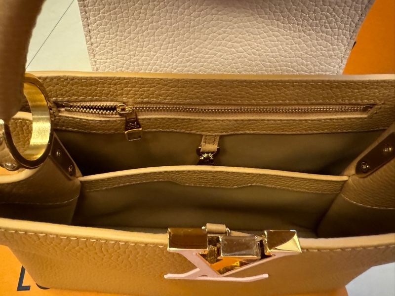 LV Capucines MM 手提肩背兩用包-13