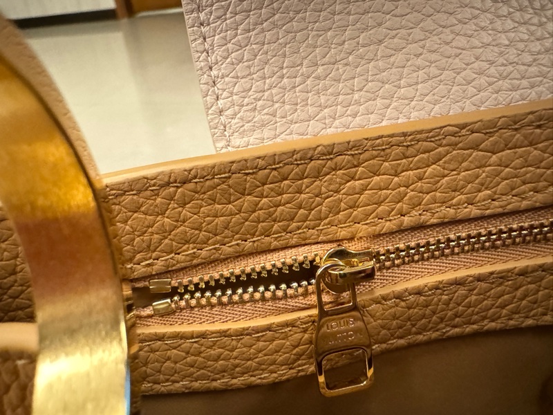 LV Capucines MM 手提肩背兩用包-16