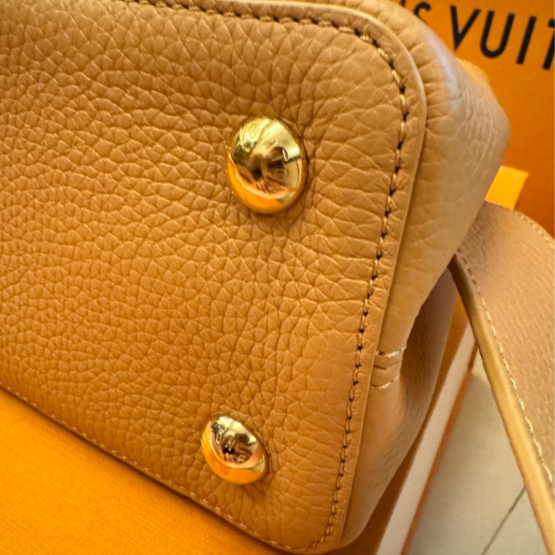 LV Capucines MM 手提肩背兩用包-17