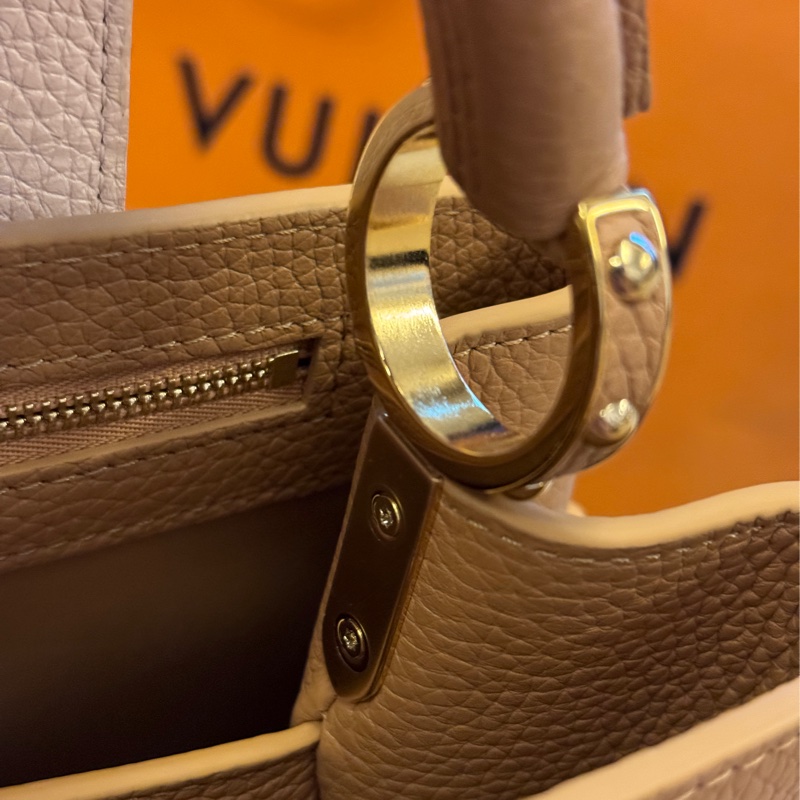 LV Capucines MM 手提肩背兩用包-23