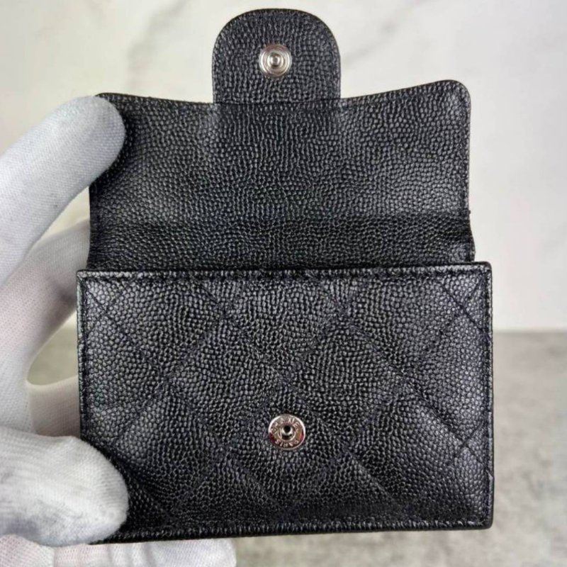 香奈兒 Chanel 經典雙C銀扣 LOGO菱格荔枝紋牛皮 暗釦三折短夾 零錢包-1