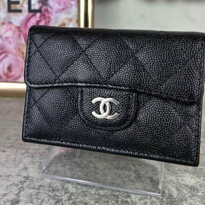 香奈兒 Chanel 經典雙C銀扣 LOGO菱格荔枝紋牛皮 暗釦三折短夾 零錢包-0