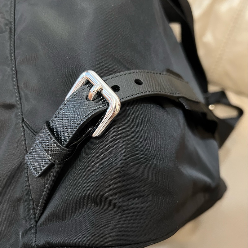 <已售出>Prada復刻款經典尼龍後背包 二手近全新購自台灣專櫃-3