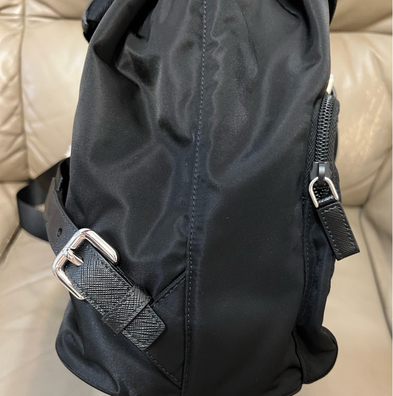<已售出>Prada復刻款經典尼龍後背包 二手近全新購自台灣專櫃-4