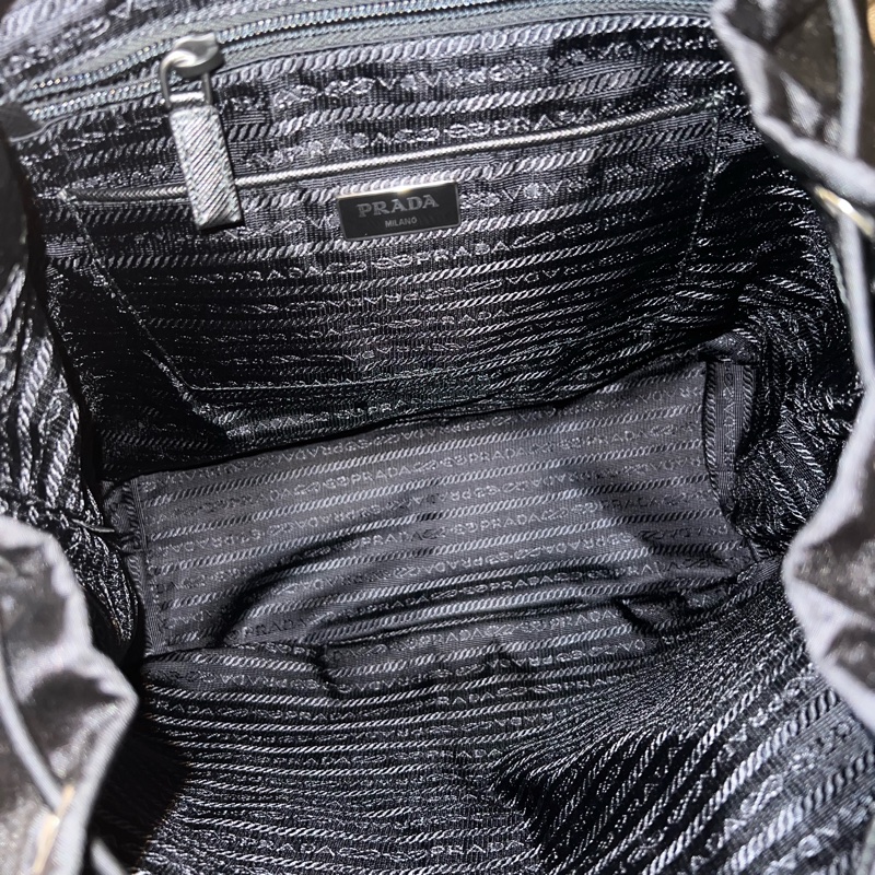 <已售出>Prada復刻款經典尼龍後背包 二手近全新購自台灣專櫃-7