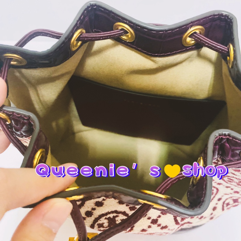 Tory burch 專櫃款滿版T logo Monogram 中號緹花水桶包-4