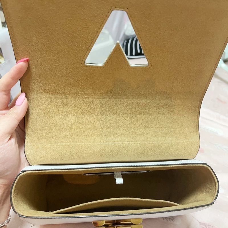 LV路易威登 twist 白色水波紋-14