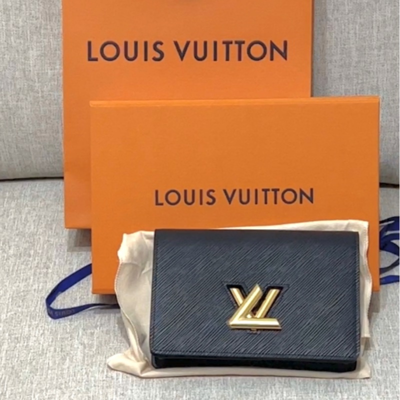 LV Twist woc  (TWIST腰帶鏈帶錢包)-2
