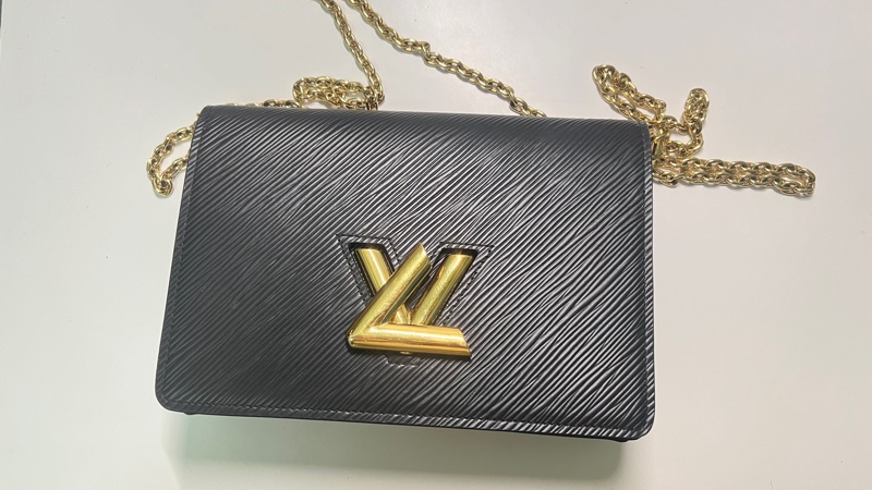 LV Twist woc  (TWIST腰帶鏈帶錢包)-4