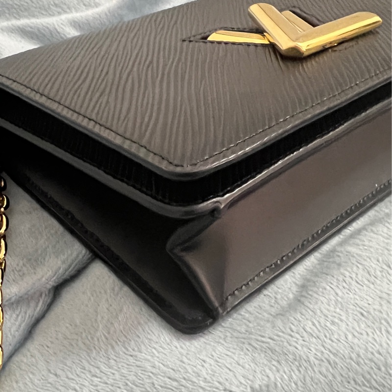 LV Twist woc  (TWIST腰帶鏈帶錢包)-12