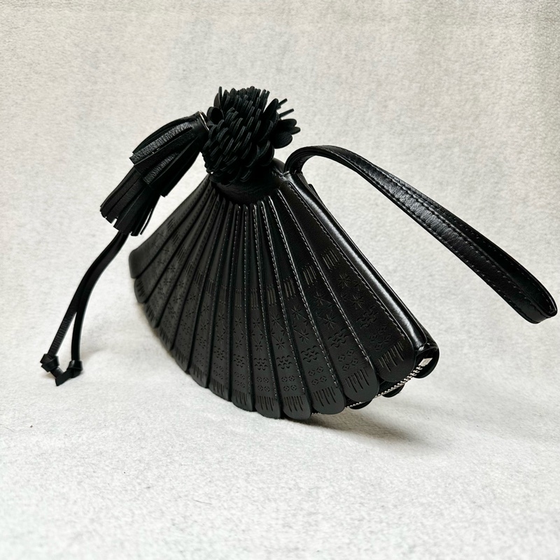 Fan Clutch 小牛皮扇形手拿包 (黑色)-2