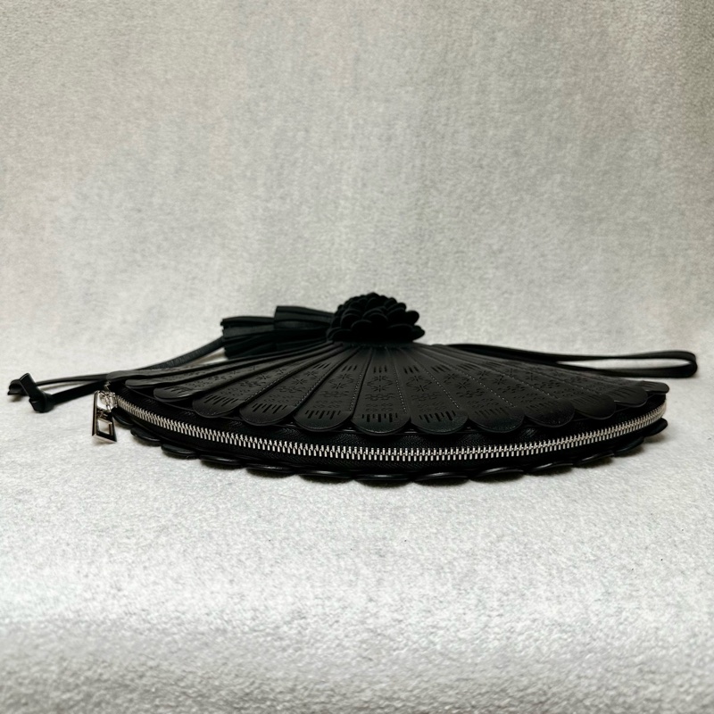 Fan Clutch 小牛皮扇形手拿包 (黑色)-3