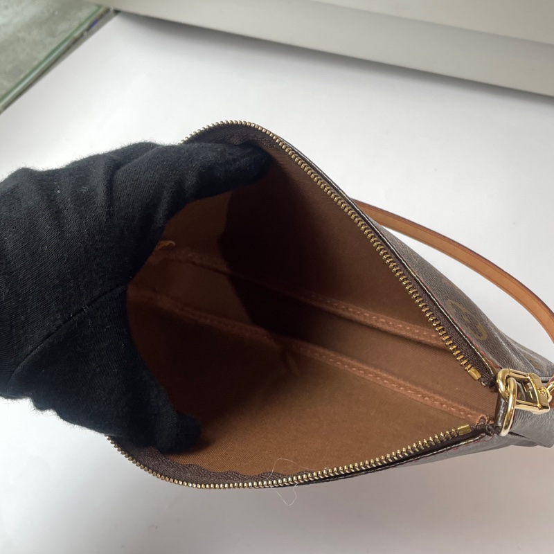 LV村上隆櫻桃麻將包-4