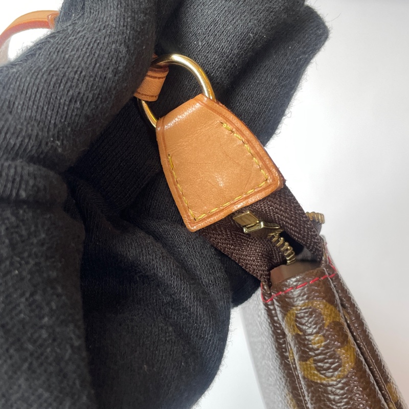 LV村上隆櫻桃麻將包-8