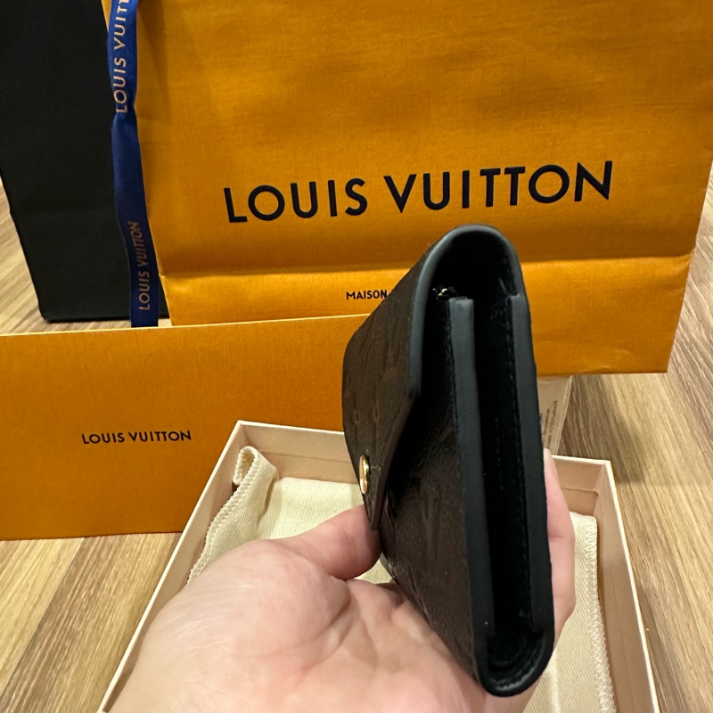 全新 LV Victorine 牛皮壓紋 三折短夾 M64060-6