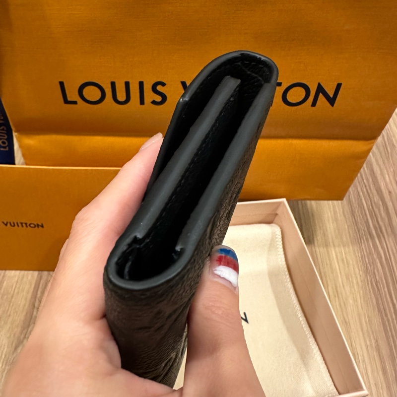 全新 LV Victorine 牛皮壓紋 三折短夾 M64060-14