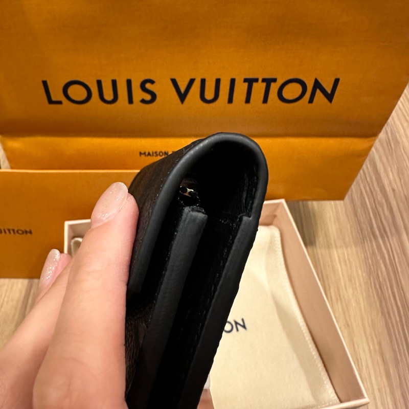 全新 LV Victorine 牛皮壓紋 三折短夾 M64060-15